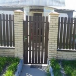 Калитка из металлического штакетника